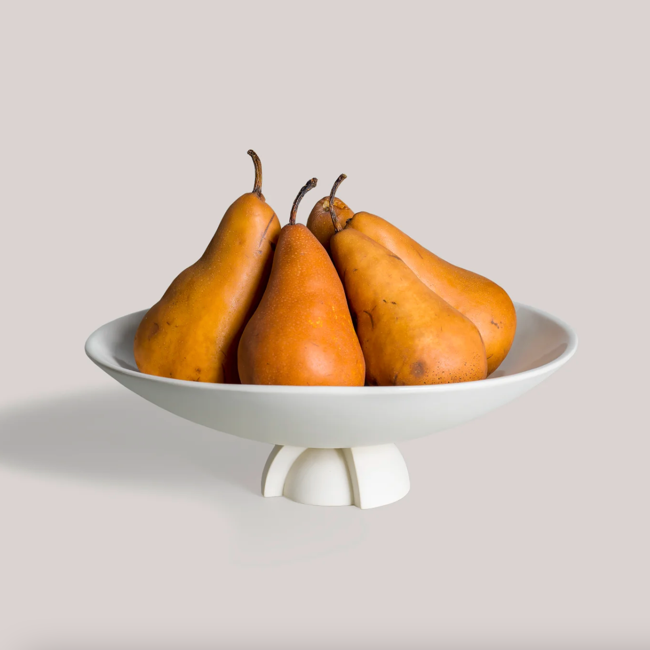 Tortuga Forma Kaolin Footed Serving Bowl, White – Handcrafted Porcelain