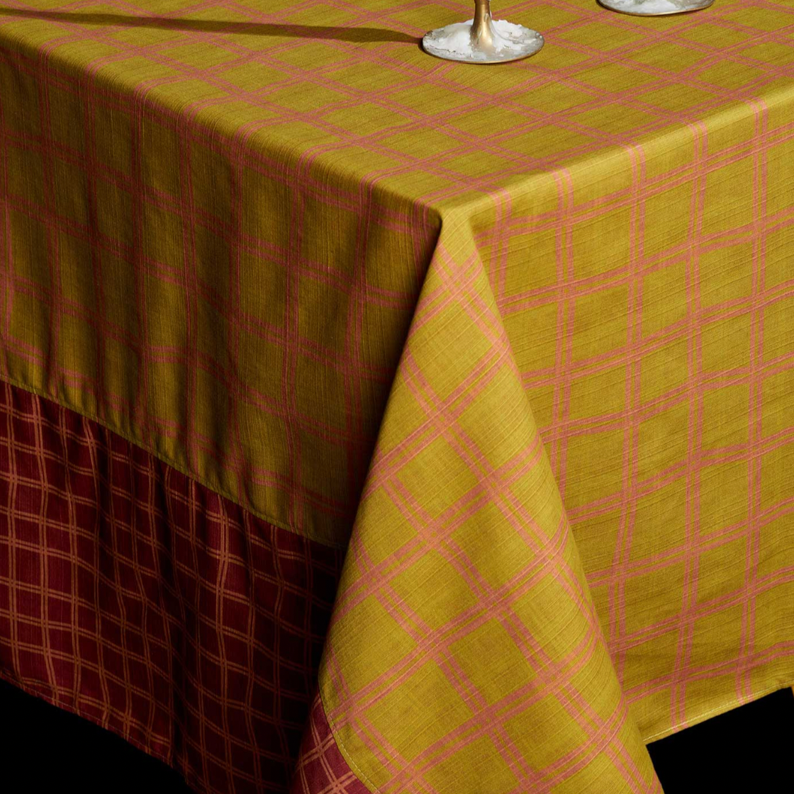 Tortuga Forma Reversible Tablecloth, Grid Martini – 100% Cotton Shantung - Side 1