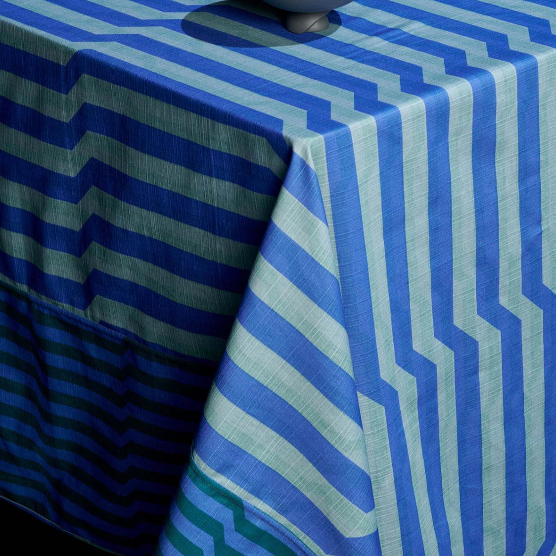 Tortuga Forma Reversible Tablecloth, Marine Stripe – 100% Cotton Shantung - Side 1
