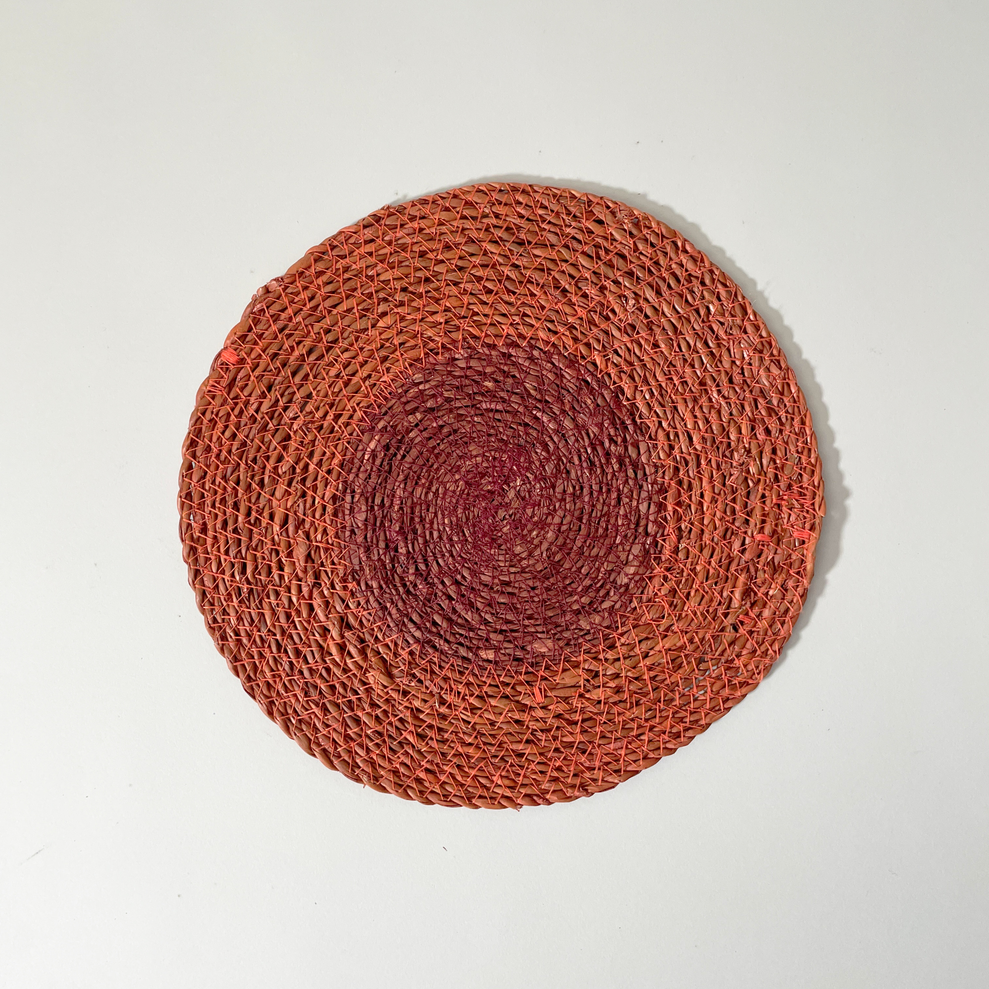Yod & Co. Handmade Round Two-Tone Seagrass Placemat – Terracotta/Bordeaux