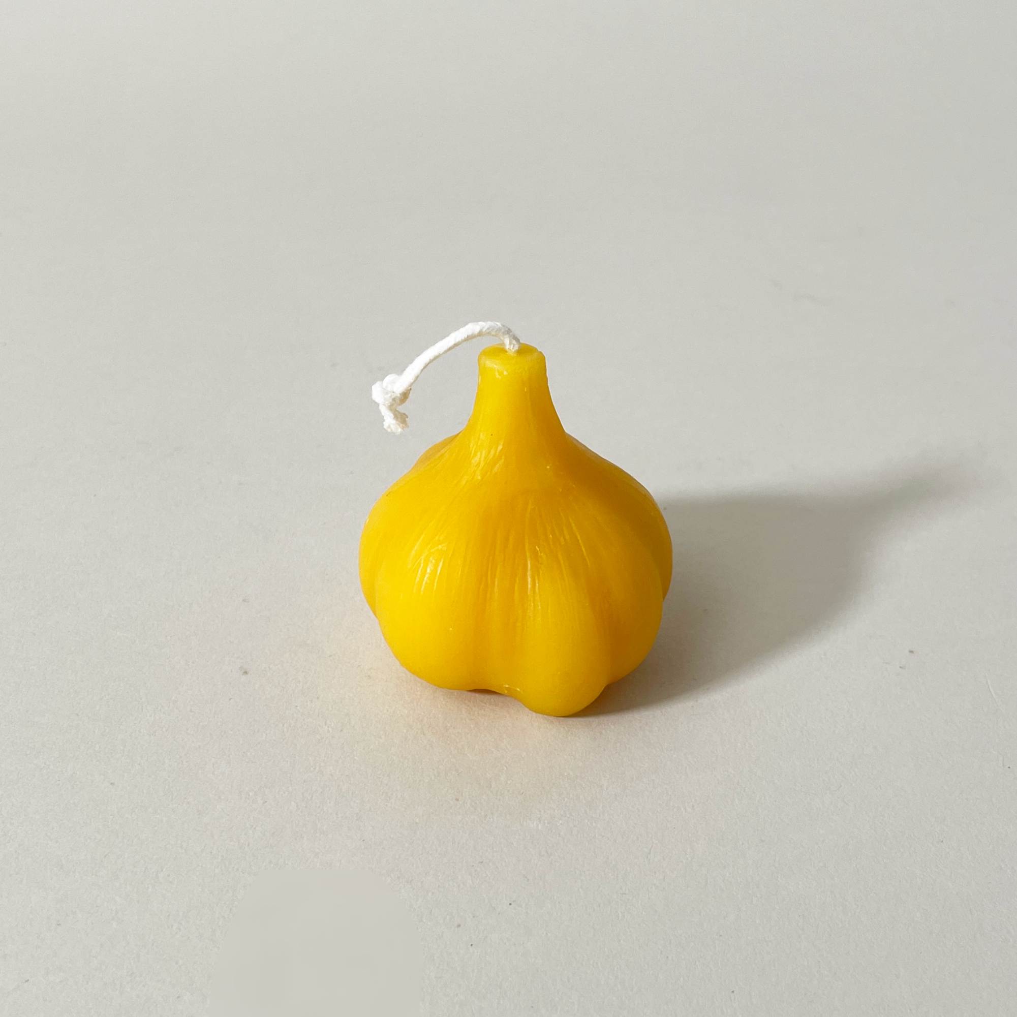 Artifaqt Garlic-Shaped Pure & Aromatic Beeswax Candle