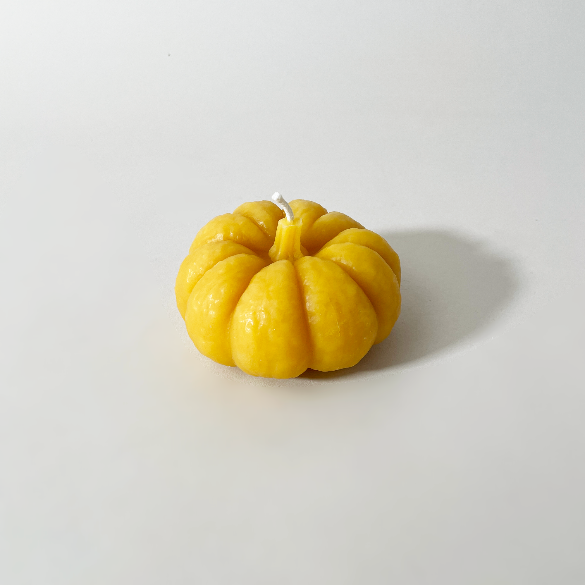 Artifaqt Pumpkin-Shaped Pure & Aromatic Beeswax Candle