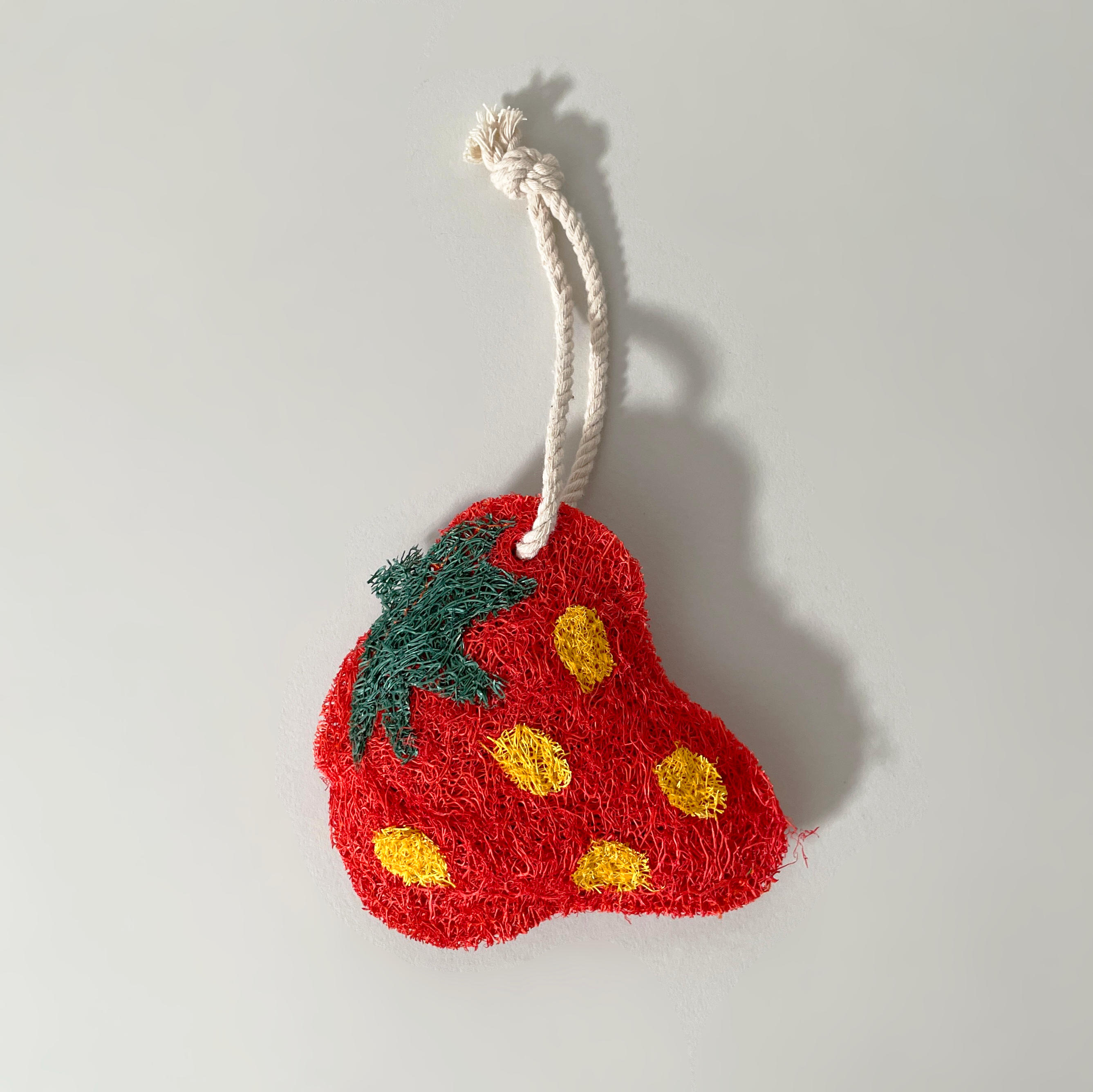 Strawberry-Shaped Biodegradable Loofah Sponge – Eco-Friendly Scrubber