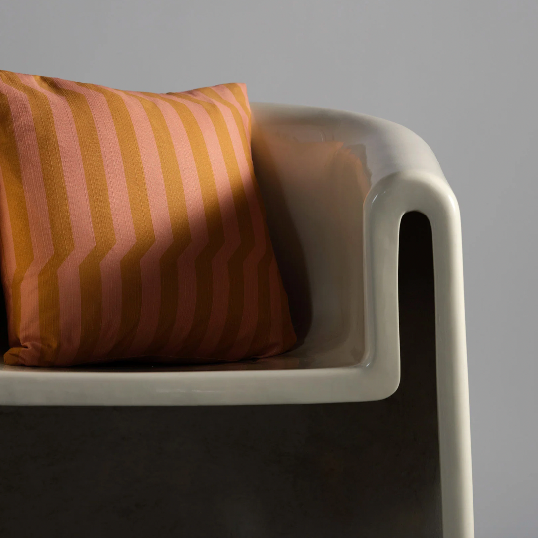 Tortuga Forma Throw Pillow, Clay