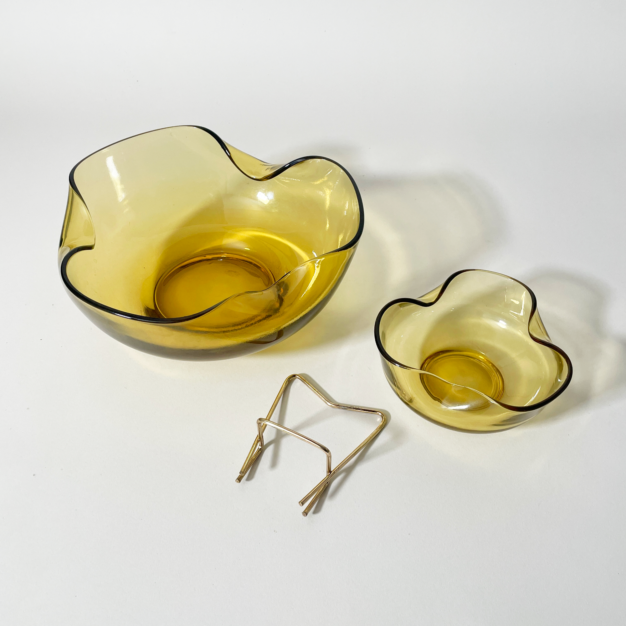 Vintage Amber Glass Chip & Dip Serving Set with Brass Holder, Detail