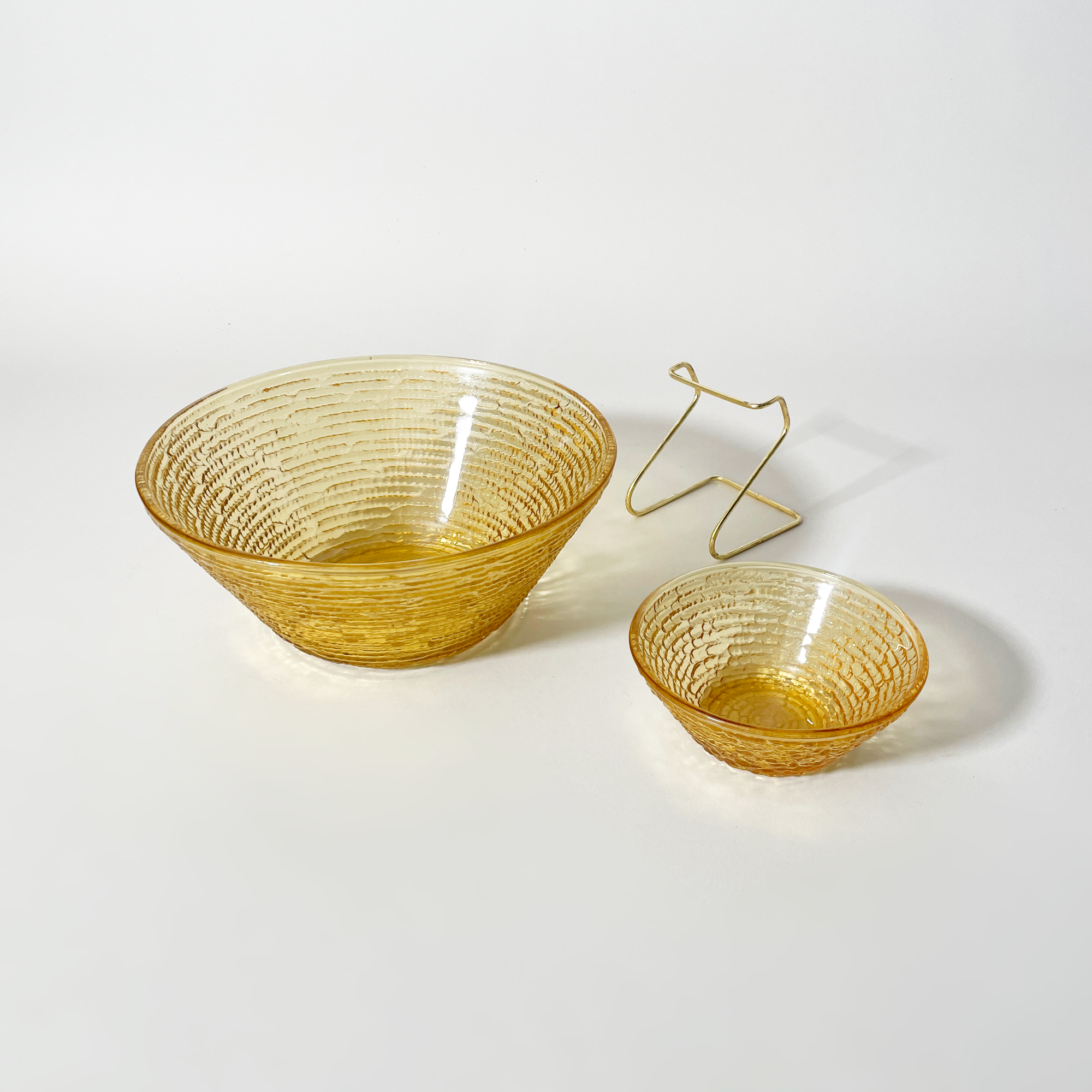 Vintage Ridged Yellow Glass Chip & Dip Serving Set with Brass Holder, Detail